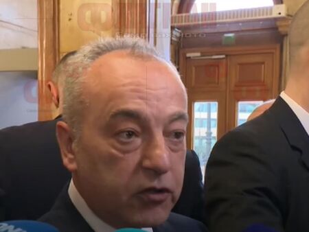 Премиерът зове политиците за компромиси, за да има България редовно правителство