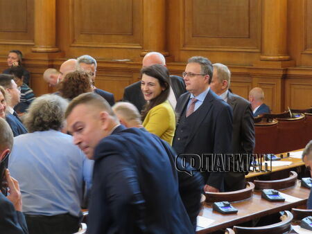 Сагата с оставката на Лена Бориславова продължава – НС не може да я приеме без председател