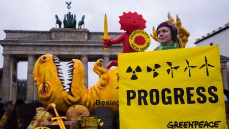 Германия изключи последните си 3 ядрени реактора