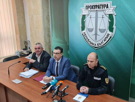ОДМВР-Бургас и ГДБОП разбиха ОПГ за наркотици, петима са арестувани