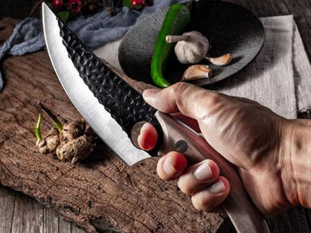 Непълнолетен опитал да убие батко с нож в Кърджали на Великден