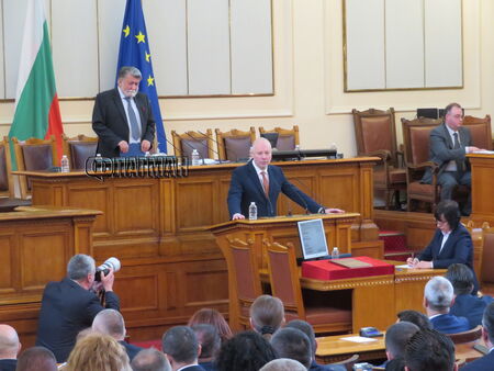 Росен Желязков очаквано бе избран за председател на 49 ото Народно