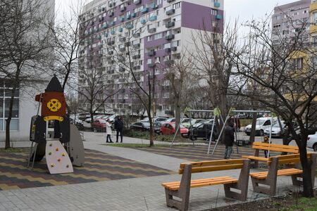 Ето как изглежда едно междублоково пространство в Бургас, наскоро обновено по общинската програма