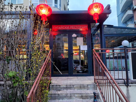 Светнаха червените фенери на новия китайски ресторант в жк „Славейков“
