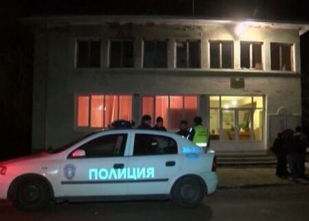 Полицаи тарашиха дома на Теодора в сунгурларското село Лозарево, откриха пико и канабис