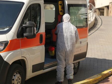 Двама души с коронавирус са починали през денонощието