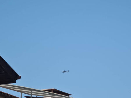 Военни хеликоптери прелетяха над Бургас, какво се случва?