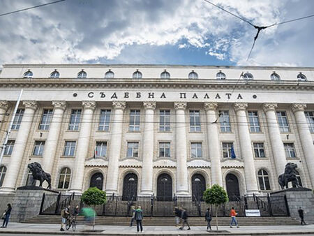 ДАНС разследва дали наша банка пере пари на руски олигарси