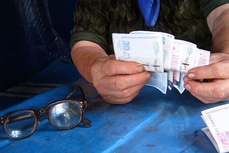Съветници от БСП искат увеличение на субсидията за бургаските пенсионери