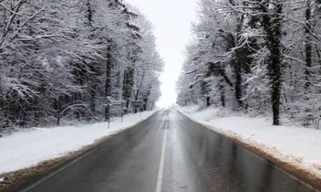 Зима през пролетта: Сняг заваля на проходите „Пампорово“ и „Превала“
