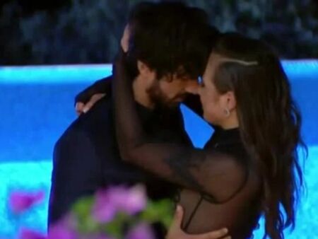 Тежък удар за Елена: Страстните целувки на Евгени край басейна са идея на сценаристите!