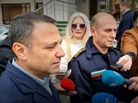 С парите е изкупил залог както и лични вещи за