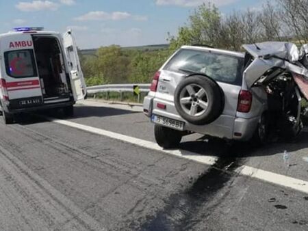 Тялото на починалата млада жена е откарано в моргата на