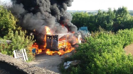 Запалиха 8 камиона край Петрич