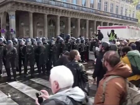 Анархисти и комунисти може да окървавят протестите във Франция