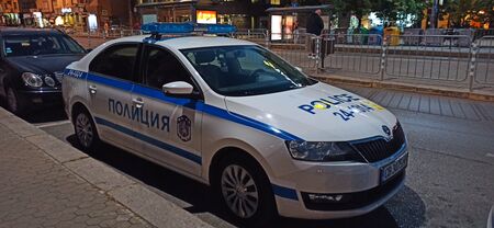 Младеж се преобърна с колата си край Пловдив и изхвърча на метри от нея
