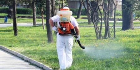 От 4 май до 9 юни пръскат тревните площи срещу кърлежи в Бургас - не влизайте в градинките