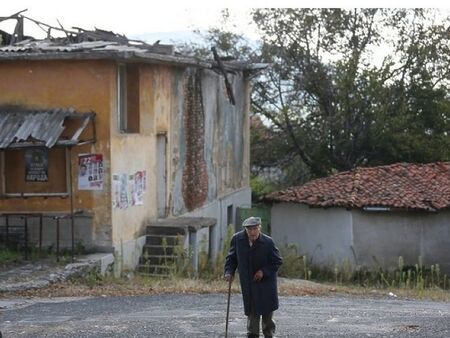 България се стопява: 205 села пусти, без нито един жител