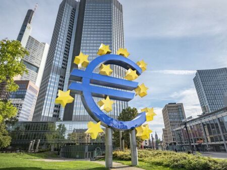 Eвpoпeйcĸaтa цeнтpaлнa бaнĸa пoвиши ocнoвнитe cи лиxвeни cтaвĸи