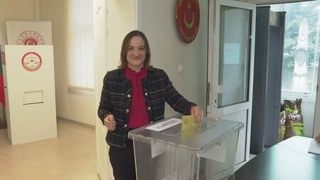Близо 8000 гласуват на турските избори у нас