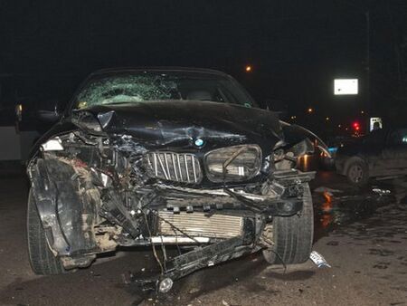 Четирима загинаха, след като BMW X6 се натресе в каруца край Сливен