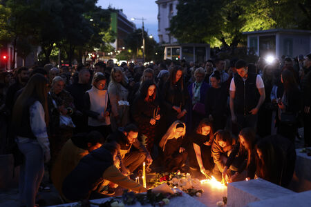 Сръбската полиция задържа няколко непълнолетни лица заради заплашителни послания след масовите убийства