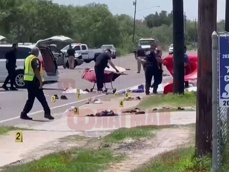 Кола се вряза в чакащи на автобусна спирка в Тексас, осем души са убити