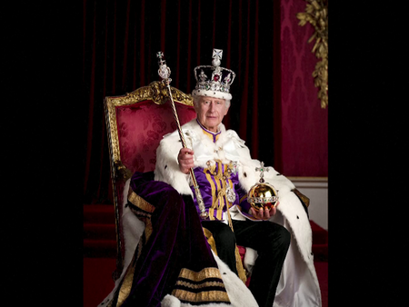Вижте първия официален портрет на Чарлз III като крал