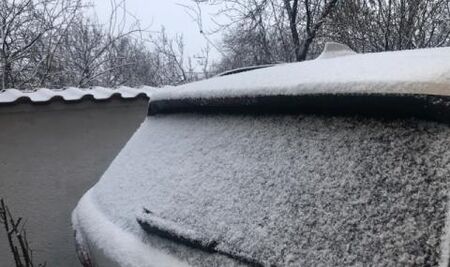 Майски сняг заваля над село в Родопите