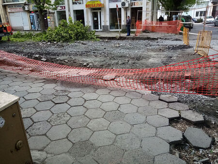 Общински съветници на БСП отправиха питане за ремонта на ул. "Фердинандова" в Бургас