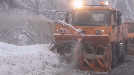 Над пет метра сняг на Трансфъгърашкото шосе в Румъния