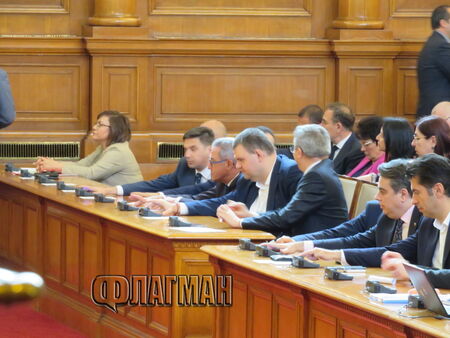 Делян Пеевски изглежда за първи път гласува законодателен текст против