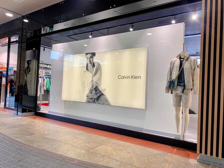 Новата колекция на Calvin Klein Jeans вече е в официалния корнер на бранда в Бургас (СНИМКИ)