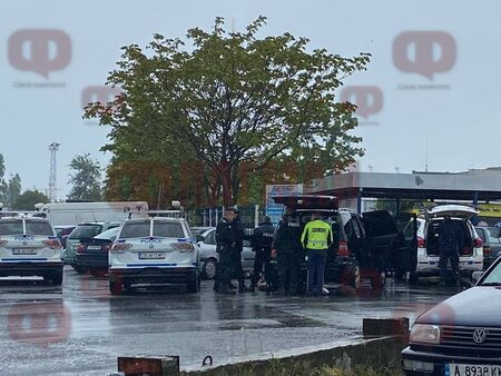 Пак опасна гонка в Бургас! Черен джип, натъпкан с мигранти, подлуди МВР