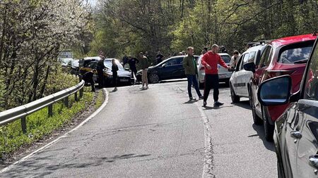 В АПИ нямало пари за основна реконструкция на пътя Бургас-Варна, най-много за запълване на дупките