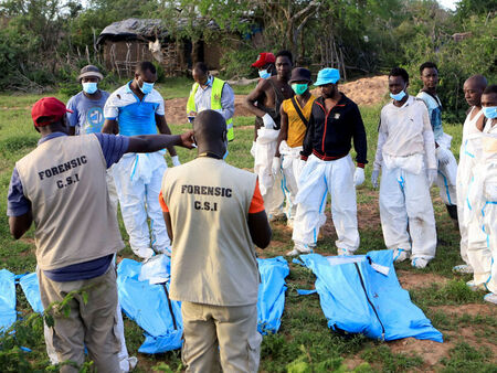 Кенийска секта шокира света, намериха стотици тела с изядени органи