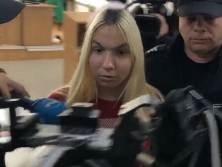 Емили Тротинетката благодари на двама съкилийници, че са я третирали като жена в ареста