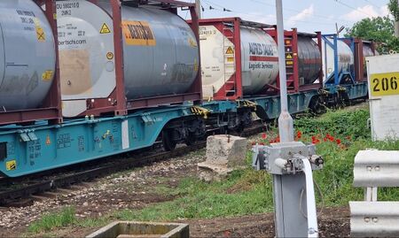 Товарен влак уби на място човек край Казанлък