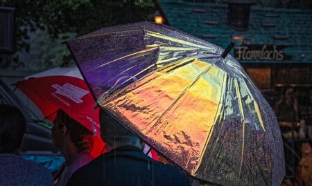 Антициклон носи интензивни валежи с гръмотевици от четвъртък