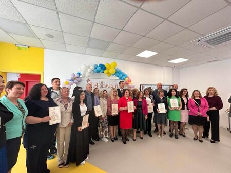 Честит 24 май! Най-високото просветно отличие на МОН връчиха на 10 заслужили директори и учители в Бургаско