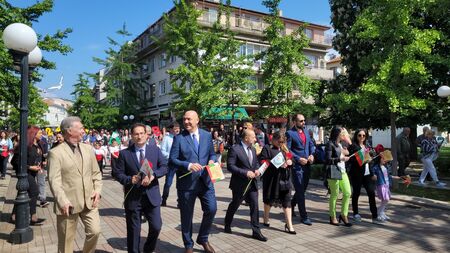 Поморие тържествено отбеляза най-светлия български празник (СНИМКИ)