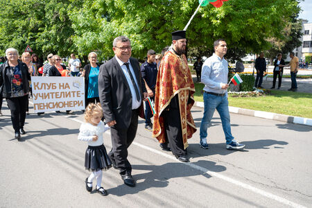 Уникален празник в Камено, възродиха шествието за 24 май