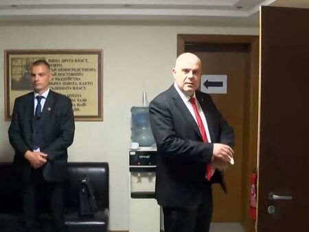 ВСС решава дали има основание да се иска оставката на Иван Гешев