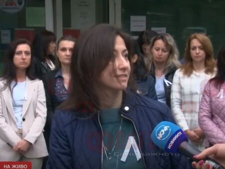  Протестиращите настояват за увеличение на заплатите с поне 30 Служители