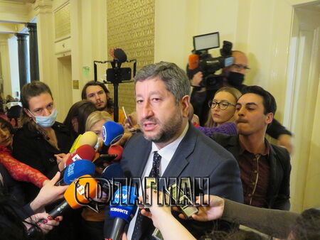 Да не се поддаваме на ажиотажа, правителство е нужно, обяви Хр. Иванов след новите тайни записи