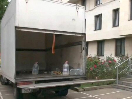 Хванаха камион за хранителни продукти да извозва 27 мигранти