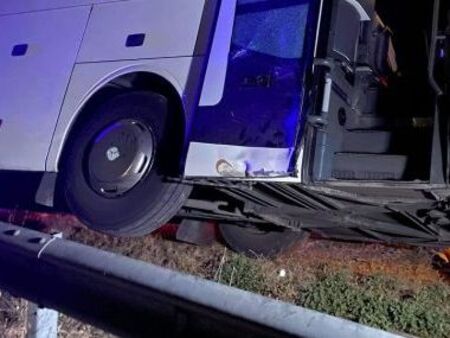 Туристически автобус се преобърна при зверска катастрофа на АМ Тракия