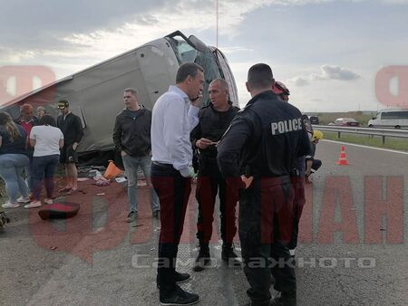 Кметът на Бургас от АМ "Тракия": Осем души са откарани в болница, за щастие всички са живи