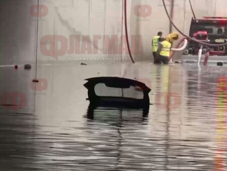 Потоп в Анкара, десетки автомобили блокирани