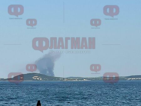 Огромен пожар се изви над радиоактивния плаж Вромос (ВИДЕО)